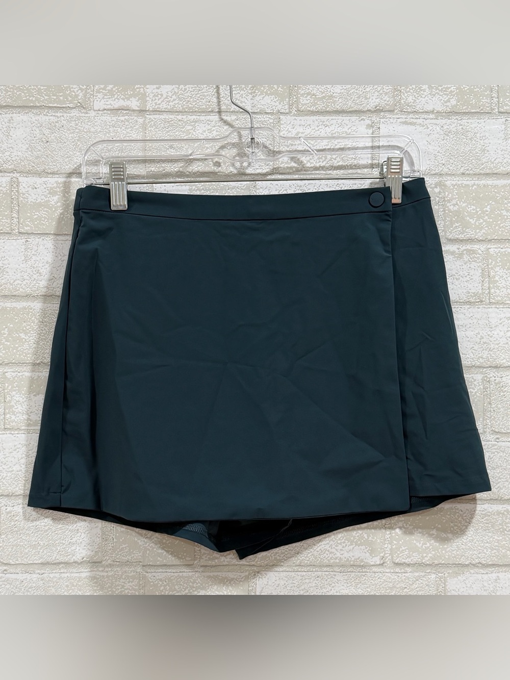 VUORI Miles Sport Skirt in Moss - Size - Small
